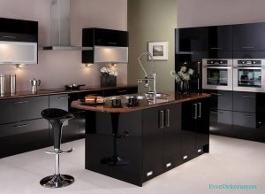 Siyah mutfak tasarımı